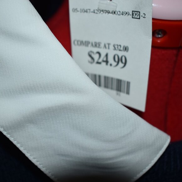 sweater - Picture 8 of 8